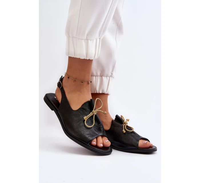 Kožené ploché sandály model 21646269 černé - Zazoo Kožené ploché sandály model 21646269 černé - Zazoo