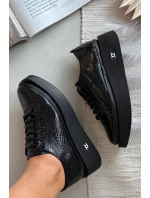 Dámské kožené lakované polobotky na platformě Artiker – černé