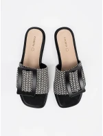 Praktické Czarno-biały dámské  nazouváky na plochém podpatku
