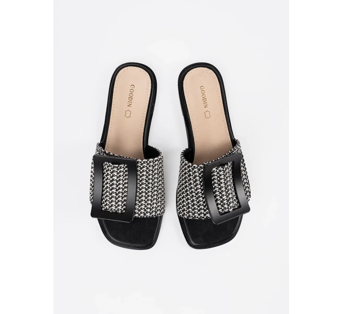 Praktické Czarno-biały dámské  nazouváky na plochém podpatku