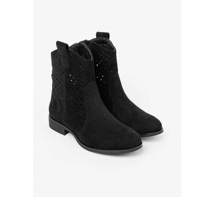 Výborné dámské  kotníčkové boty černé bez podpatku