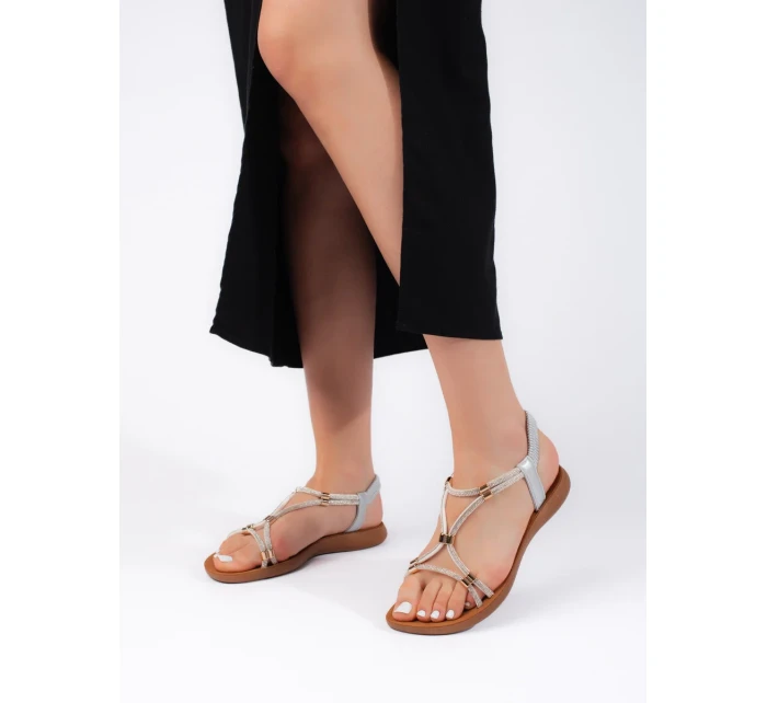 Praktické dámské stříbrné sandály na plochém podpatku Praktické dámské stříbrné sandály na plochém podpatku