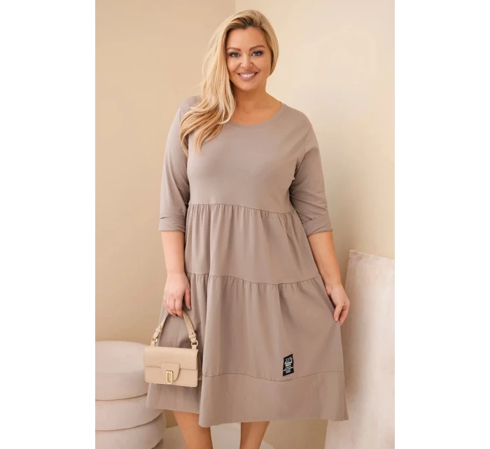 Dámská bavlněná model 21800785 Plus Size s volány a ohrnutým rukávem fango - K-Fashion Dámská bavlněná model 21800785 Plus Size s volány a ohrnutým rukávem fango - K-Fashion