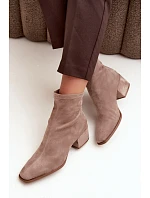 Dámské kotníkové boty na podpatku typu Khaki model 22320781 - Boto Dámské kotníkové boty na podpatku typu Khaki model 22320781 - Boto