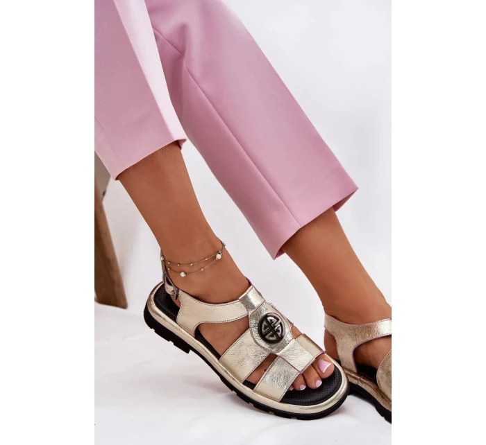Dámské lakované kožené sandály se zdobeným detailem - zlaté Artiker Dámské lakované kožené sandály se zdobeným detailem - zlaté Artiker