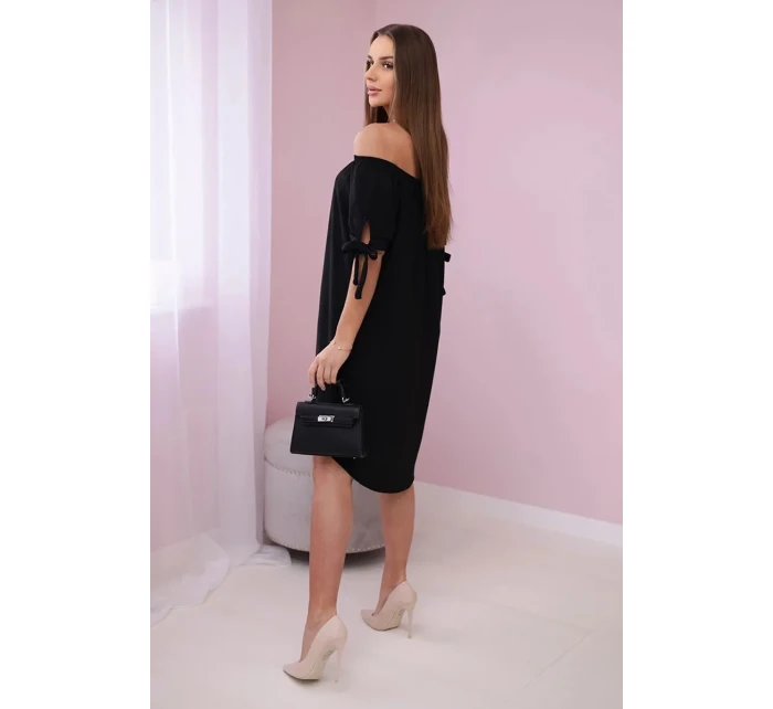 Šaty svázané na rukávech černé Šaty svázané na rukávech černé