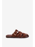 Dámské nazouváky na ploché podrážce s pásky a zlatou sponou Bežové model 22032105 - Boto