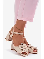 Dámské sandály na podpatku s ozdobným květem Vinceza 20283 Béžové Dámské sandály na podpatku s ozdobným květem Vinceza 20283 Béžové