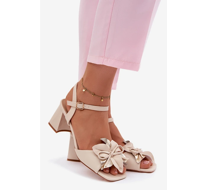 Dámské sandály na podpatku s ozdobným květem Vinceza 20283 Béžové Dámské sandály na podpatku s ozdobným květem Vinceza 20283 Béžové