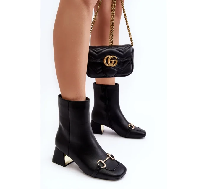 Černé kotníkové boty Adinah na vysokém podpatku s ozdobou Černé kotníkové boty Adinah na vysokém podpatku s ozdobou