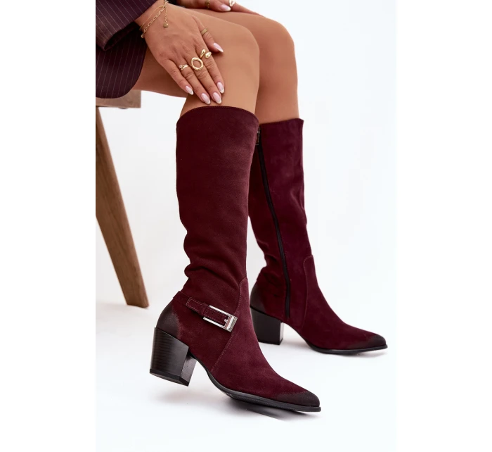 Kožené semišové kozačky na podpatku s přezkou  Bordó model 21772351 - Zazoo