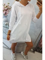 Šaty s kapucí a delšími zády bílé Šaty s kapucí a delšími zády bílé