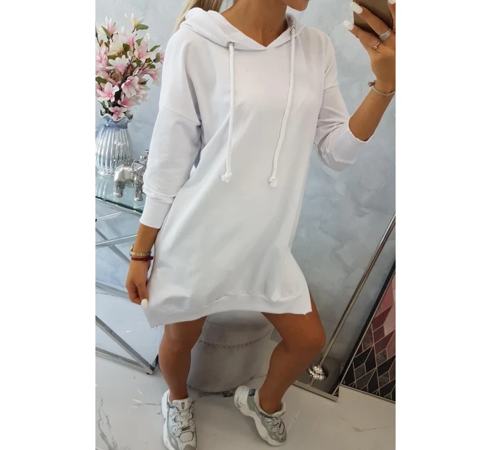 Šaty s kapucí a delšími zády bílé Šaty s kapucí a delšími zády bílé
