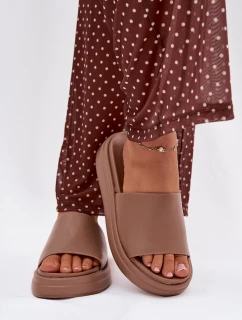 Dámské pantofle na platformě tmavě béžové model 21918985 - Boto