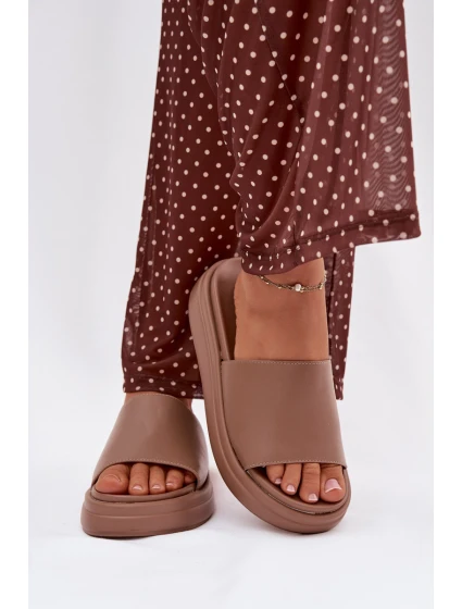 Dámské pantofle na platformě tmavě béžové model 21918985 - Boto Dámské pantofle na platformě tmavě béžové model 21918985 - Boto