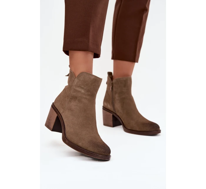 Dámské kotníkové boty z přírodního semiše na sloupku vyhřívané model 21712763 khaki - SERGIO LEONE Dámské kotníkové boty z přírodního semiše na sloupku vyhřívané model 21712763 khaki - SERGIO LEONE