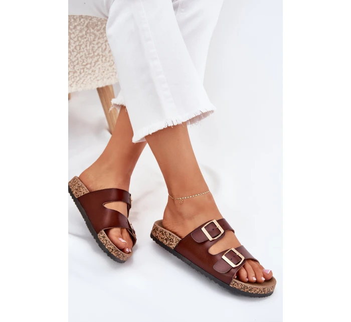 Dámské Pantofle S Přezkami Z Eko Kůže Hnědé model 21701635 - EVENTO