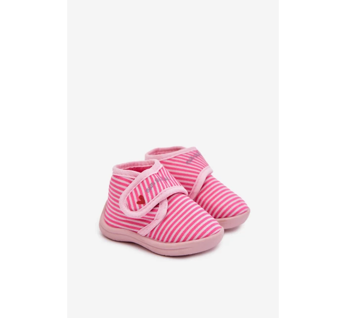 Dětské pantofle na suchý zip s pruhy růžové model 21793863 - Boto Dětské pantofle na suchý zip s pruhy růžové model 21793863 - Boto