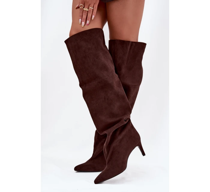 Dámské kozačky na jehlovém podpatku bez zapínání v čokoládové barvě model 21707734 - Boto