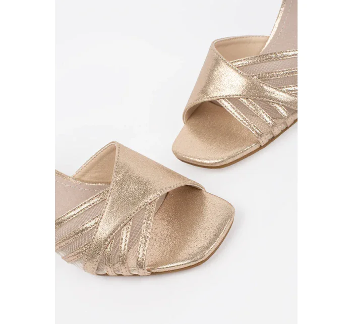 Moderní dámské  sandály zlaté na širokém podpatku