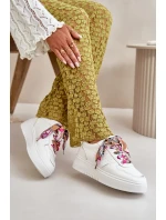 Dámské tenisky na platformě s ozdobným šněrováním bílé model 20458652 - Kesi Dámské tenisky na platformě s ozdobným šněrováním bílé model 20458652 - Kesi