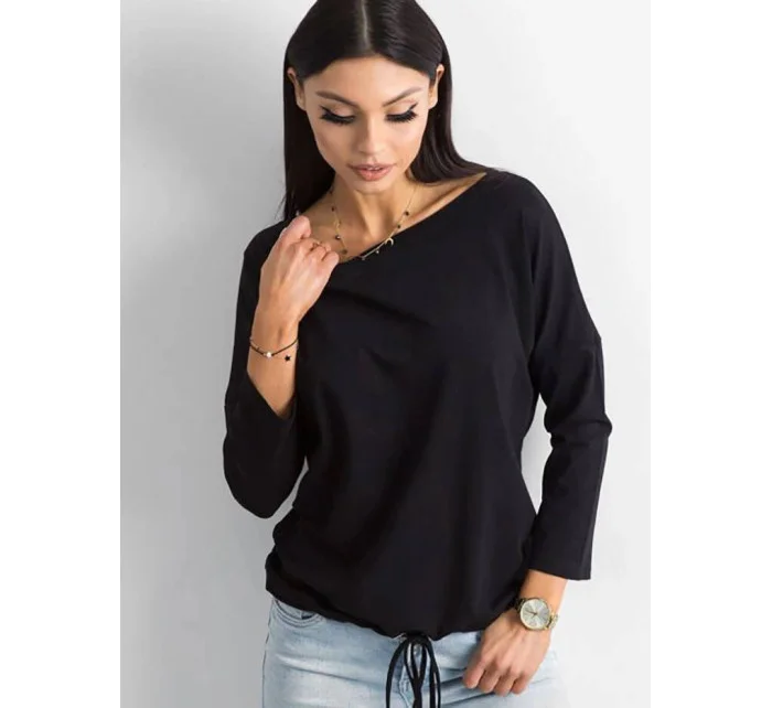 Volná černá dámská halenka se zavazováním na spodním okraji (4691) Volná černá dámská halenka se zavazováním na spodním okraji (4691)