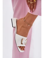 Elegantní Dámské Pantofle Na Se Zlatým Detalem  Bílé model 21697740 - VINCEZA