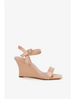 Dámské lakované sandály na klínku Nude Vliraya Dámské lakované sandály na klínku Nude Vliraya