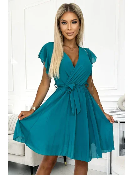 424-1 Šifonové plisované šaty s výstřihem a volánky - MARINE