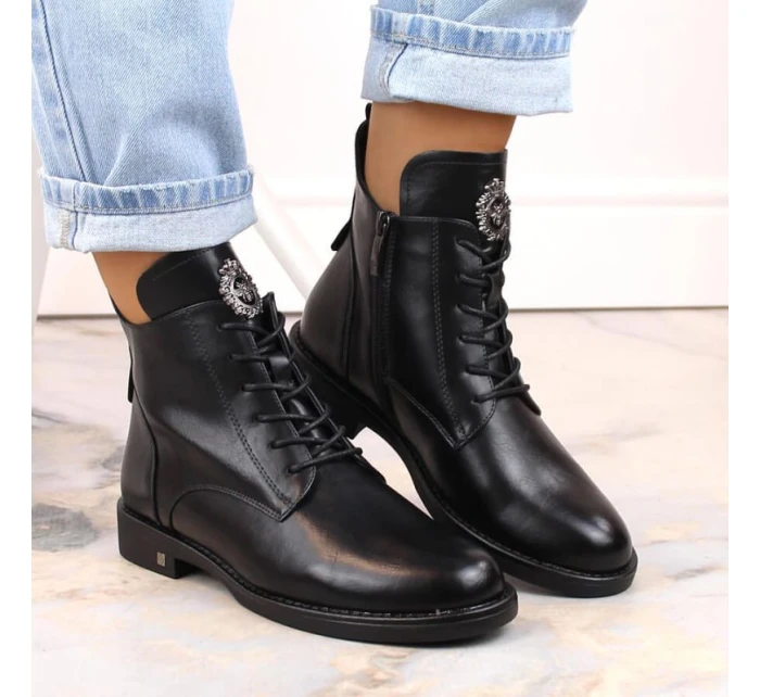 Boty se šněrováním a zipem Potocki W WOL171B černá