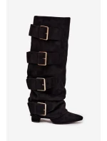 Dámské kozačky na podpatku s lemem a zlatými přezkami semiš černé model 21708844 - Boto