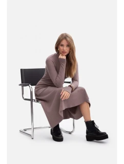 Žebrované midi šaty s asymetrickým pasem model 21379840 - BeWear