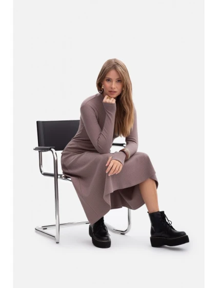 Žebrované midi šaty s asymetrickým pasem model 21379840 - BeWear Žebrované midi šaty s asymetrickým pasem model 21379840 - BeWear