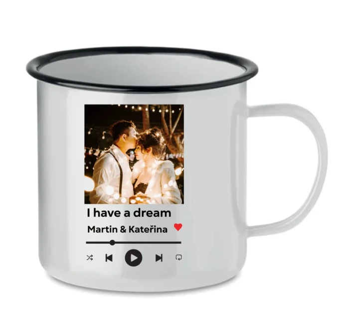 Plecháček s vlastním odkazem na oblíbenou písničku