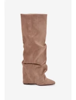 Dámské zateplené kozačky s vyhrnutou špičkou na sloupkovém podpatku Elivira – béžové