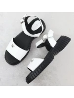 Dámské kožené sandály na hrubé podrážce s motýlím vzorem bílé Filippo DS6811 Dámské kožené sandály na hrubé podrážce s motýlím vzorem bílé Filippo DS6811