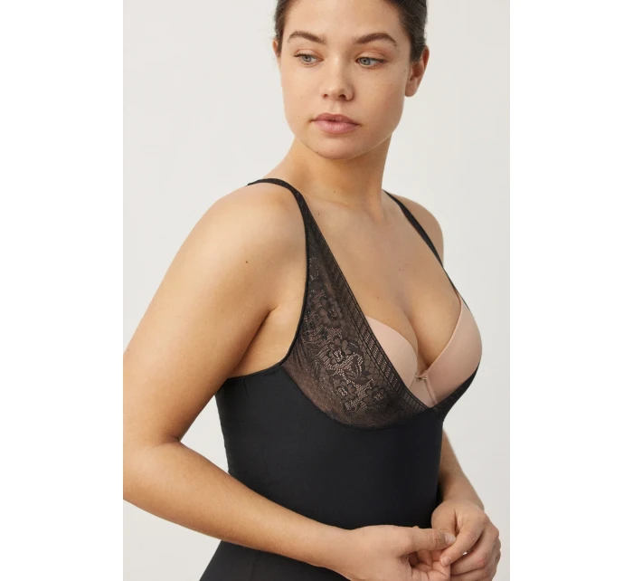 model 20124906 - Ysabel Mora