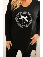 Dámská blůza s delší zadní částí a potiskem černá