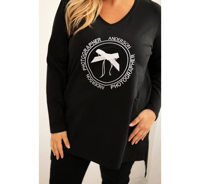 Dámská blůza s delší zadní částí a potiskem černá