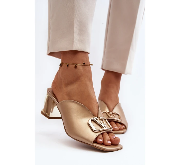 Elegantní dámské sandály na podpatku model 21647439 zlaté - Laura Messi