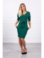 Šaty s křídly na ramenou zelené