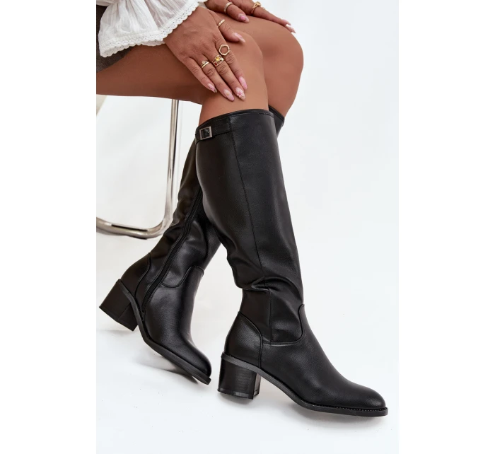 Dámské zimní kozačky s podpatkem a přezkou model 21712590 Černé - VINCEZA