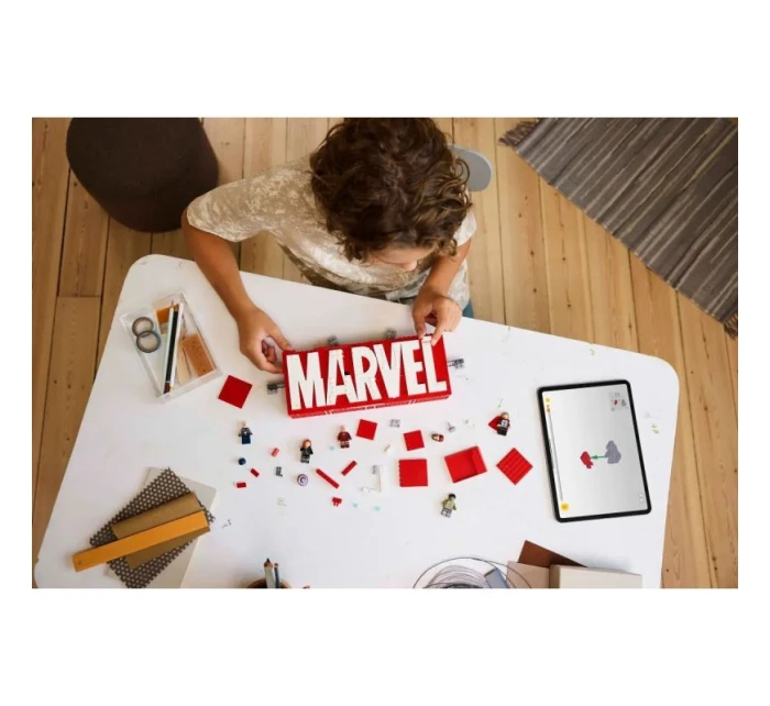 LEGO MARVEL SUPER HEROES 76313 MARVEL logo s minifigurkami