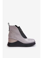 Lakované Kotníkové Boty Na Klínu Zateplené Šedé model 21672137 - VINCEZA