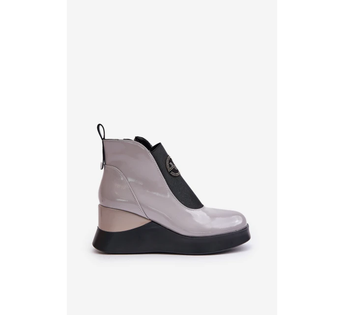 Lakované Kotníkové Boty Na Klínu Zateplené Šedé model 21672137 - VINCEZA