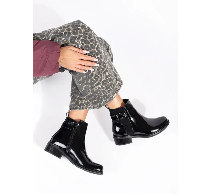 Originální dámské černé kotníčkové boty na širokém podpatku Originální dámské černé kotníčkové boty na širokém podpatku