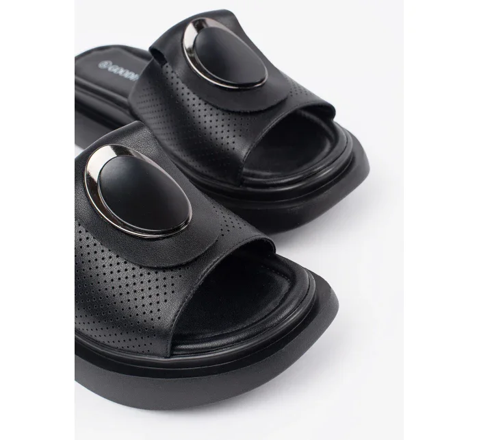 Trendy černé dámské  nazouváky platforma