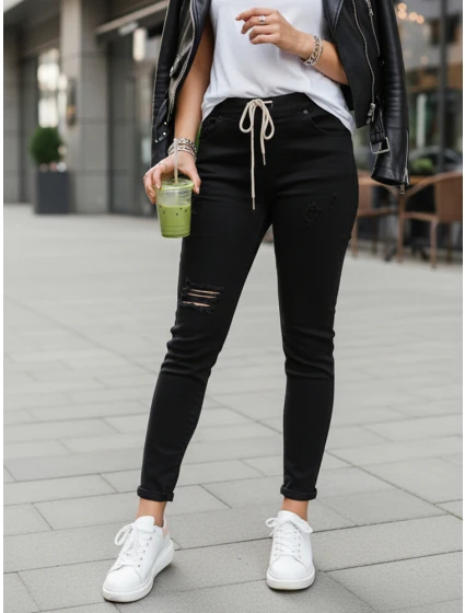 Černé dámské kalhoty FashionStreet s dírou UY2857 Černé dámské kalhoty FashionStreet s dírou UY2857