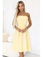 rozšířené midi šaty s páskem pastelově žluté model 22017316 - numoco rozšířené midi šaty s páskem pastelově žluté model 22017316 - numoco