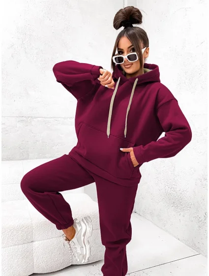 Hrubší bavlněná dámská tepláková souprava ve vínové bordó barvě (82143) Hrubší bavlněná dámská tepláková souprava ve vínové bordó barvě (82143)